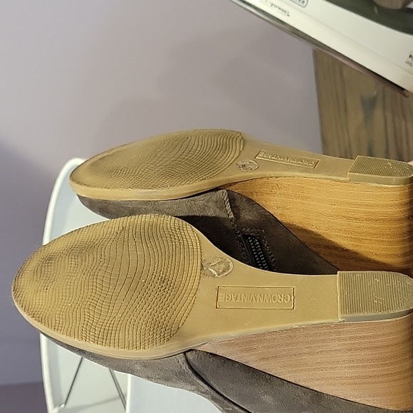 Brown suede wedge booties - Picture 4 of 5